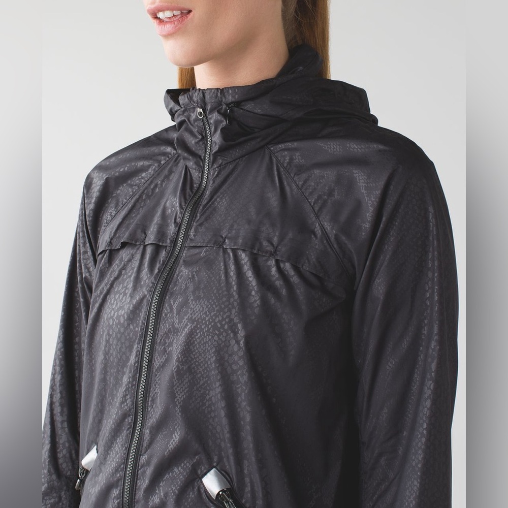 Lululemon Miss Misty Jacket II Desert Snake Embossed Black Rain Coat Hooded XS - Picture 2 of 16